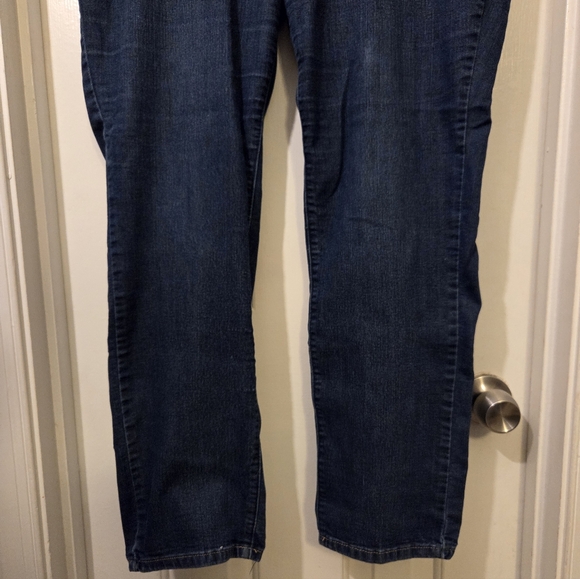 Westport Signature Fit Straight Jeans Pants.  Size 14. - Picture 6 of 10